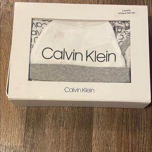 Calvin Klein Men's Underwear Set - White and Gray